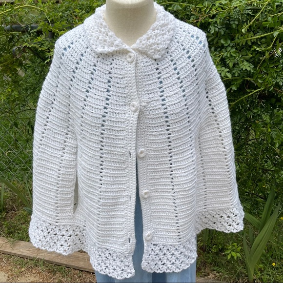 70s Crochet Poncho Sweater with Peter Pan Collar covered buttons - Picture 4 of 16